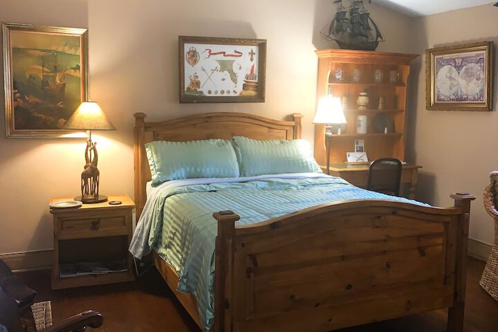 Room 7 of 8