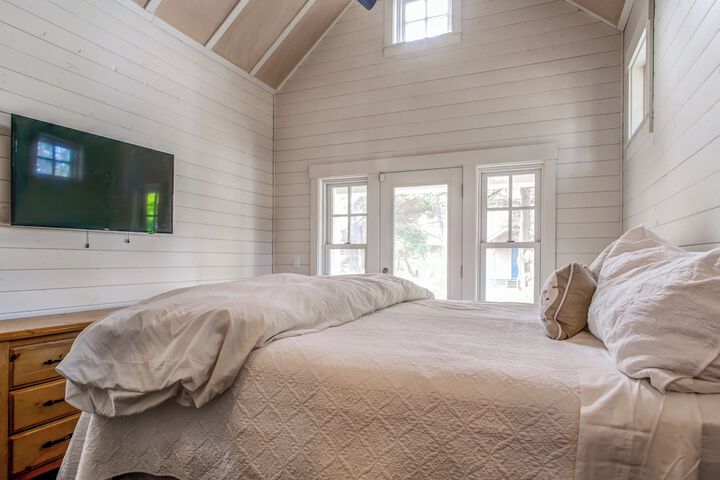 Modern Gearhart Getaway Walk to Beach & Downtown!
