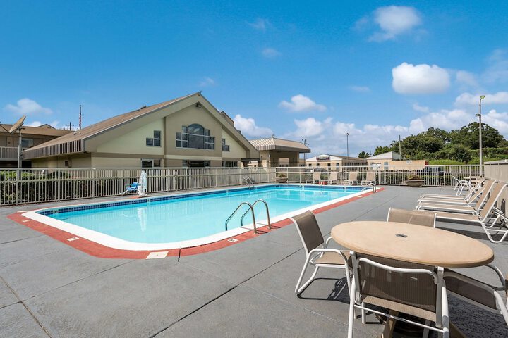 Pool 5 of 24