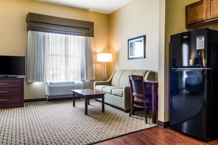 MainStay Suites Hackberry Sportsmans Lodge