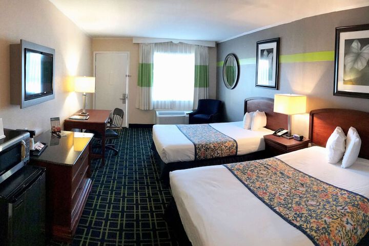 Room 25 of 48
