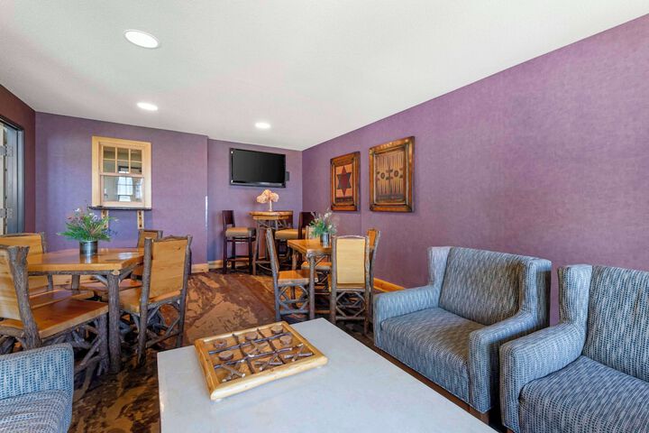 Best Western Premier The Lodge on Lake Detroit