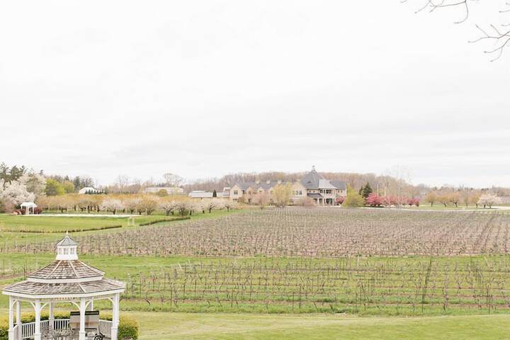 Riverbend Inn and Vineyard