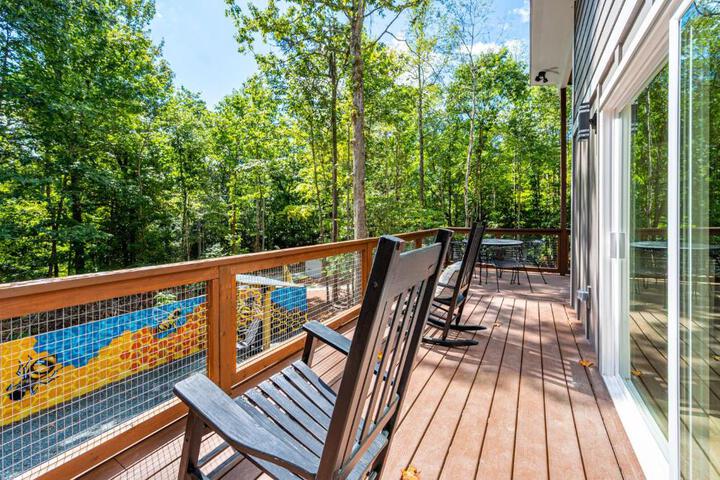NEW Beehive Tree House Retreat