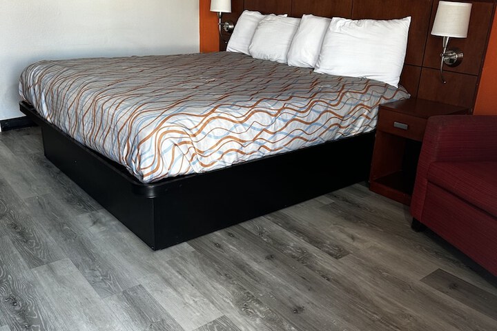 Room 9 of 25