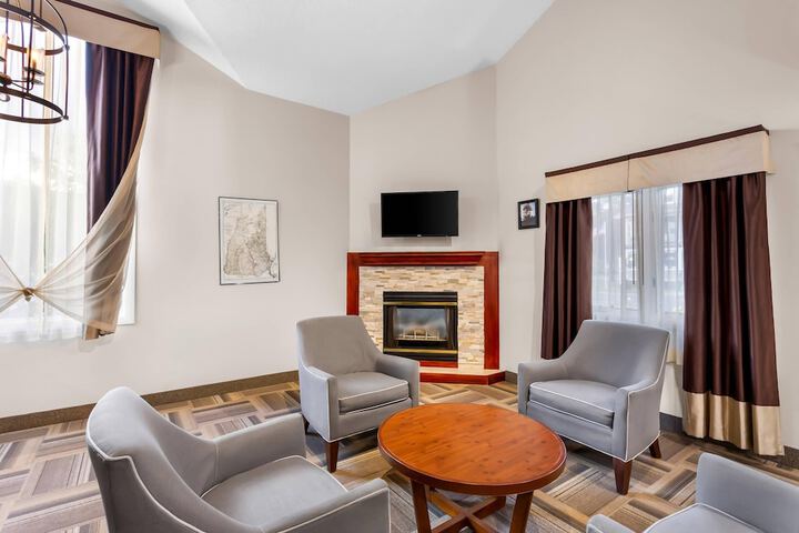 Quality Inn & Suites Gorham Riverside