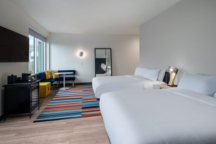 Room 8 of 28