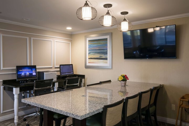 Business Center 25 of 25