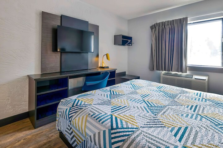 Room 16 of 36