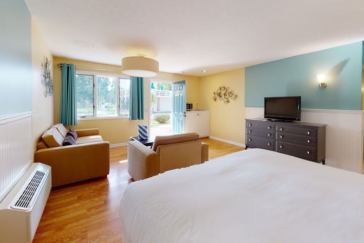 Breezeway Boutique Hotel