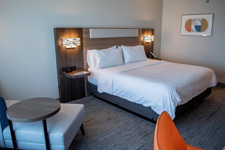 Holiday Inn Express and Suites Mason City by IHG