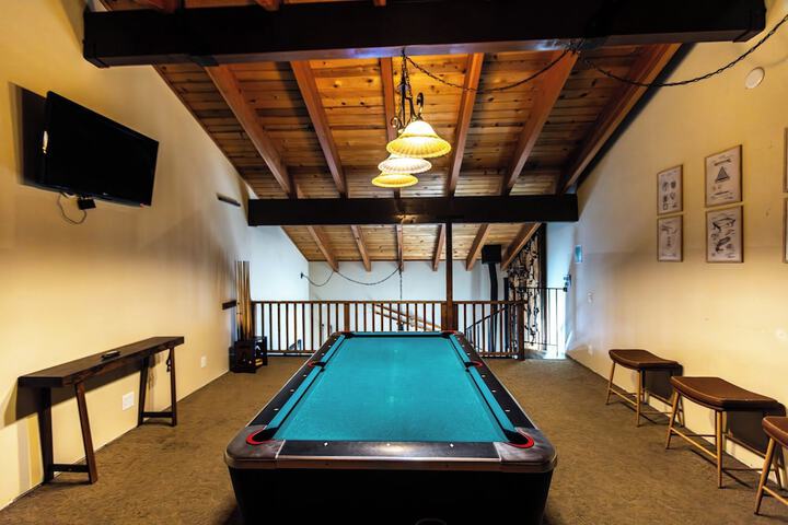 The Mammoth Creek Inn