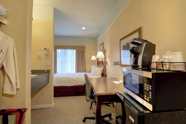 Room 103 of 142