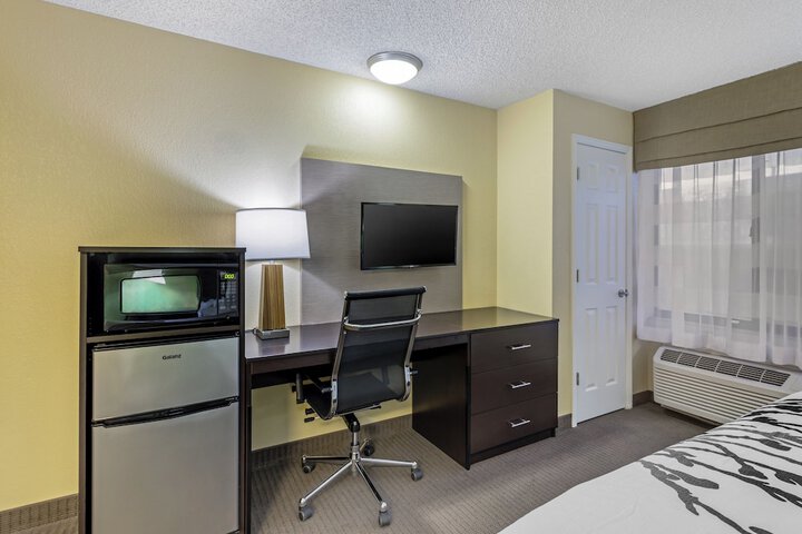 Room 26 of 38