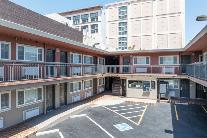 Alexis Park Hotel