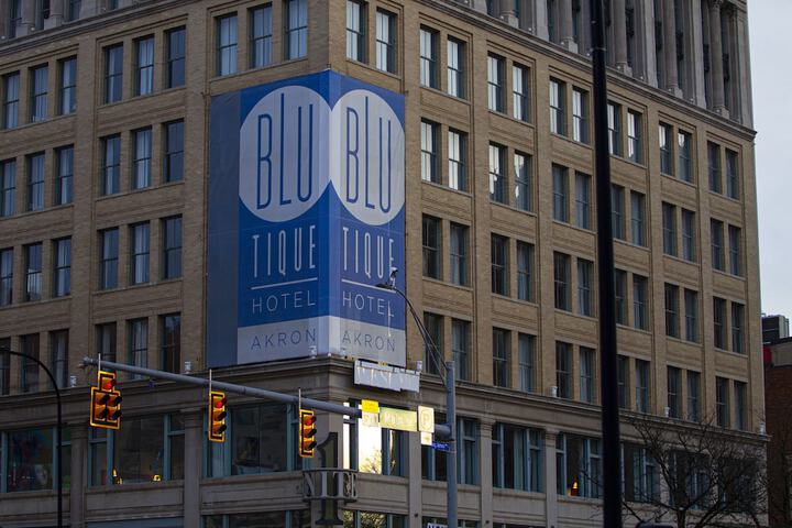 BLU-Tique Akron, a Tribute Portfolio Hotel