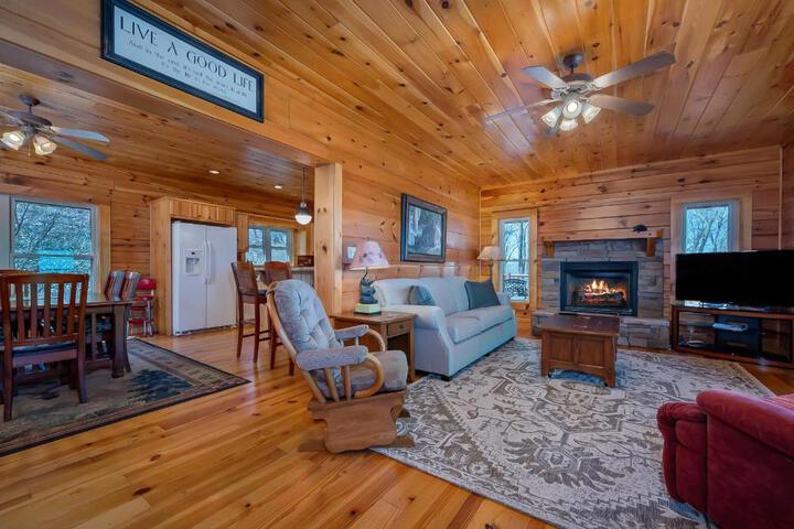 Scenic Mountain Comfort 4Br Family Getaway