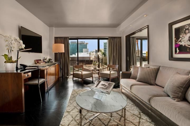 Room 30 of 46