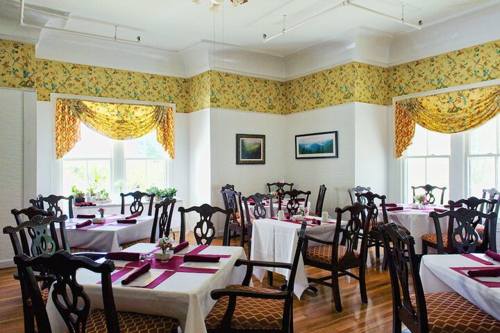 Dining 26 of 39