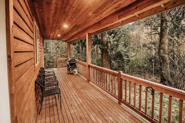 20gs - Wifi - F / p - W/d - Sleeps 6 3 Bedroom Home by RedAwning