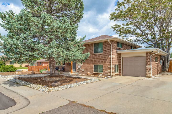 Dog-friendly Arvada Retreat w / Fenced-in Yard!