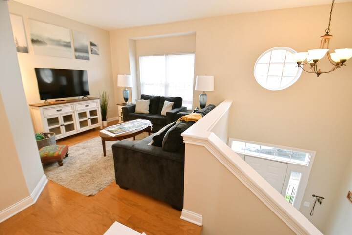 Walk to Notre Dame Spacious 3BR Townhome w Garage Family-friendly Amenities 123p