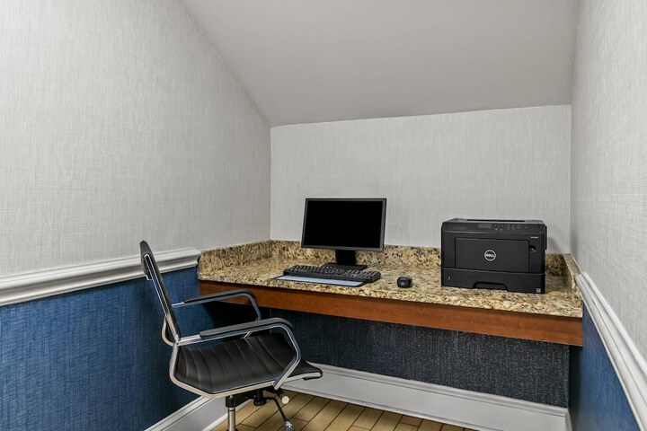 Comfort Inn & Suites Greenwood near University
