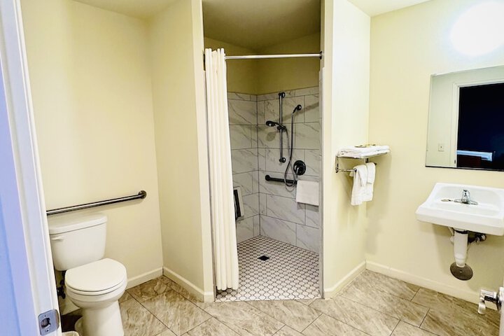 Room 5 of 6