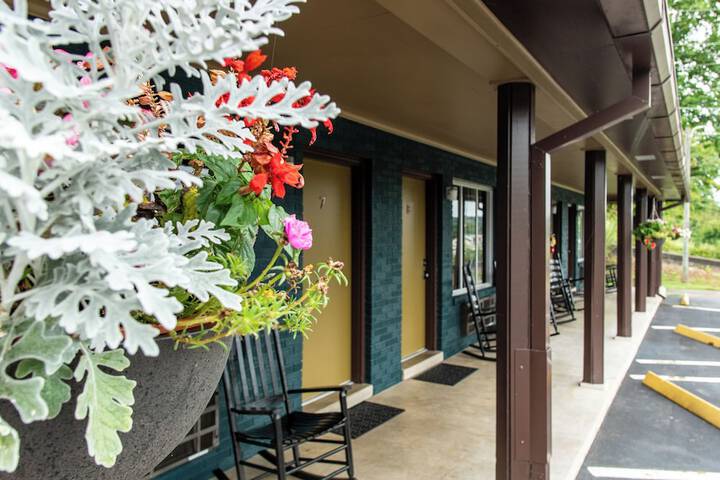 Townsend River Breeze Inn