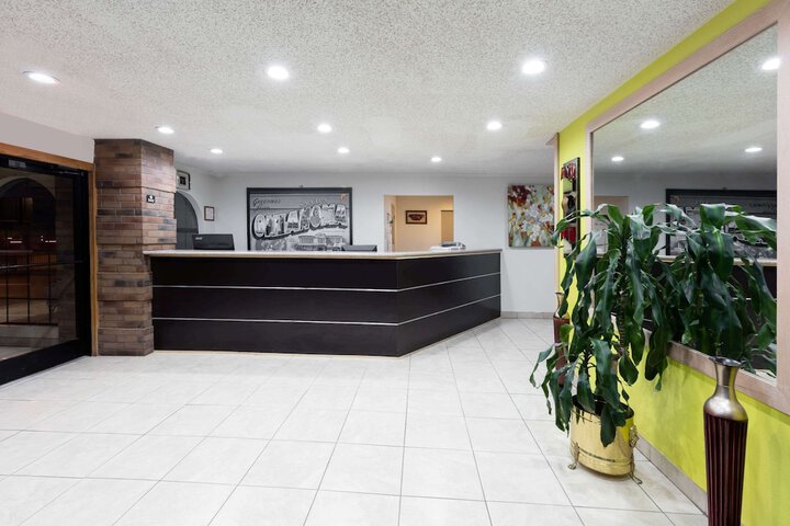 Super 8 by Wyndham Sapulpa / Tulsa Area