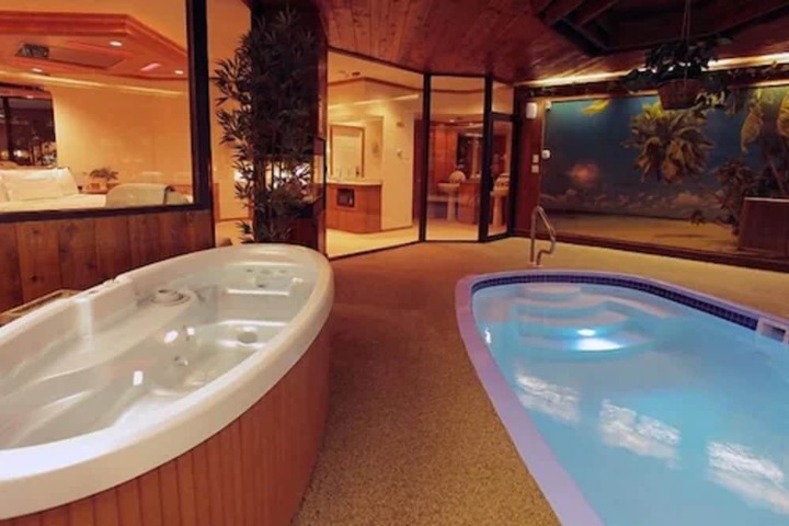 Hot Tub 59 of 63