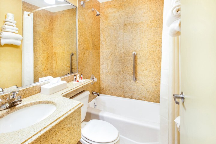 Room 12 of 48