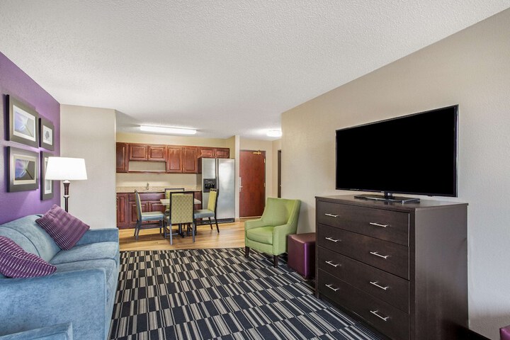 Room 11 of 30