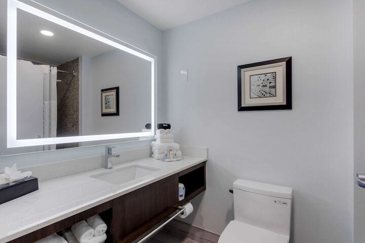 Room 15 of 38