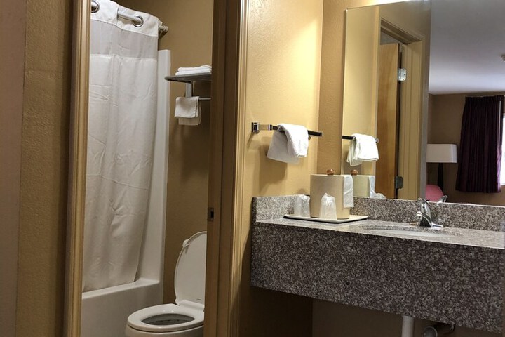 Room 13 of 34