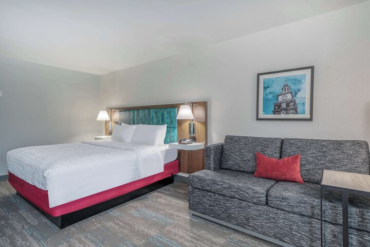 Room 10 of 33