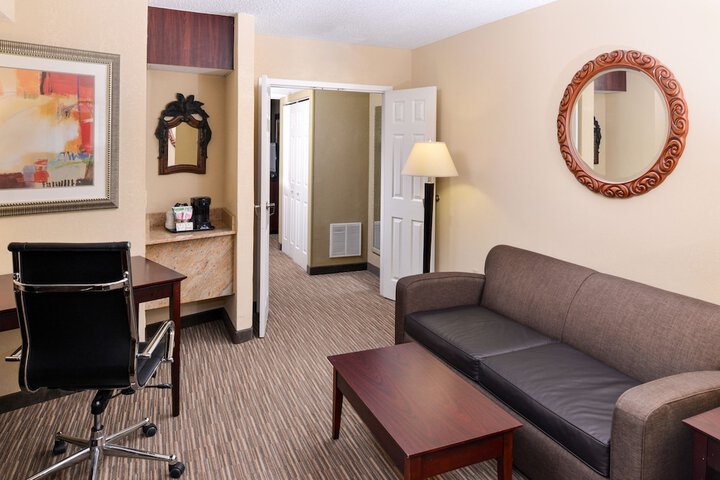 Room 27 of 60