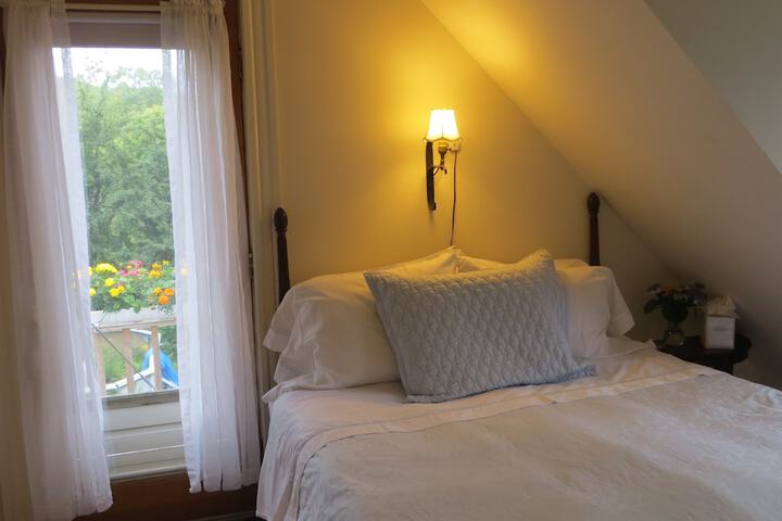 Room 27 of 34