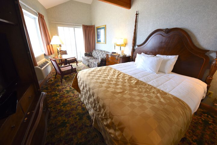 Clarion Hotel Mackinaw City Beachfront
