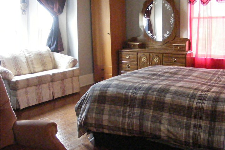 Elevate Rooms at 66 Montague