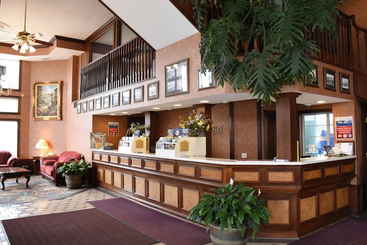 Hamilton Inn Select Beachfront Mackinaw City