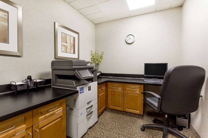 Business Center 18 of 18