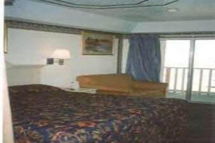 Room 5 of 16
