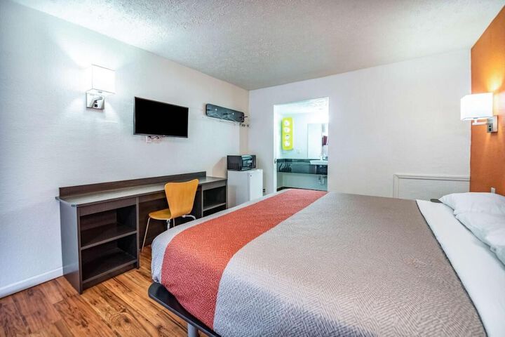 Room 18 of 23