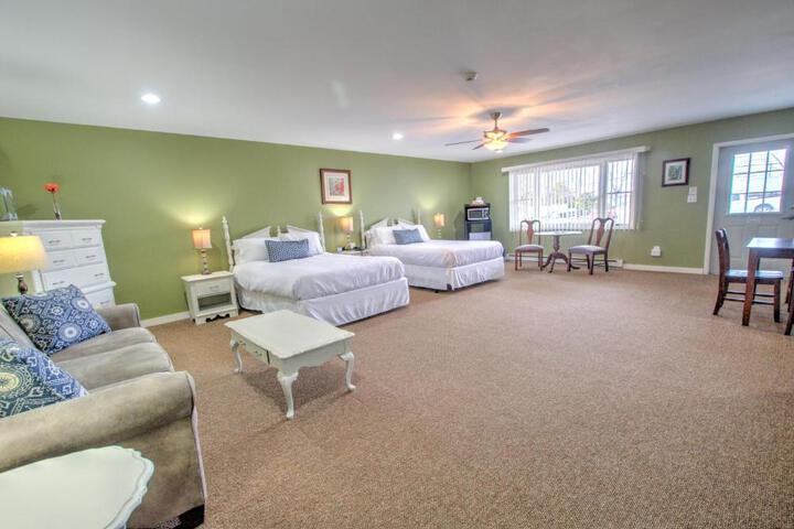 East Shore Lodging