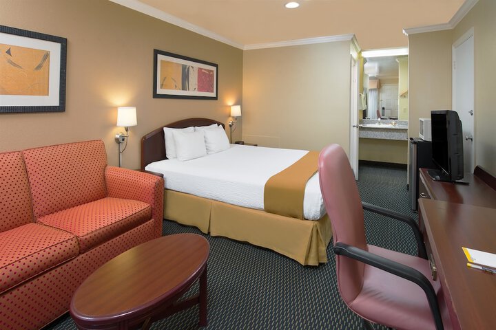 Room 6 of 19