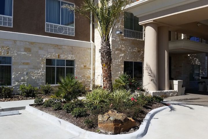 Hotel Exterior 48 of 48