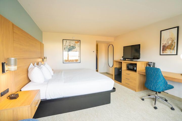 Elimwood Hotel a Ramada by Wyndham