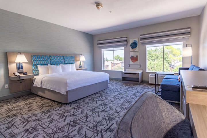 Room 25 of 65