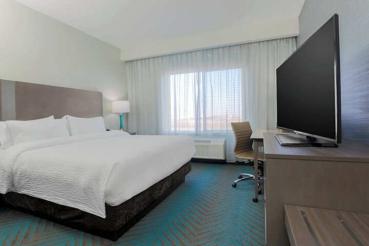 Room 10 of 32